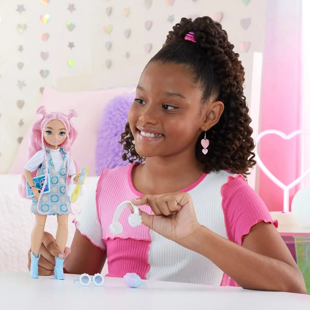 Mattel Barbie Dream Besties Daisy Jean Doll with Accessories - Image 4