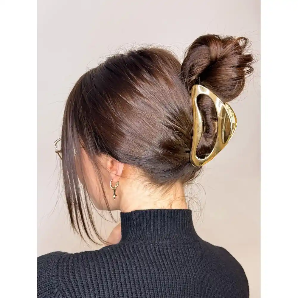 Invisibobble Clipstar Gold Luxe Large Hair Clip - Image 3