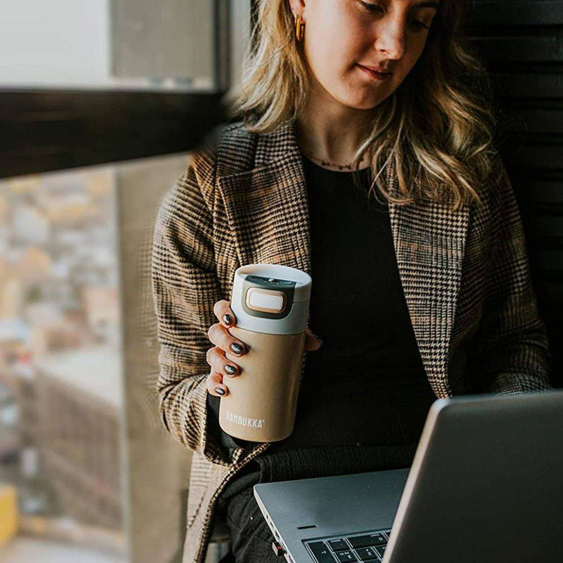 Kambukka Etna Iced Latte Bottle 300ml - Image 3