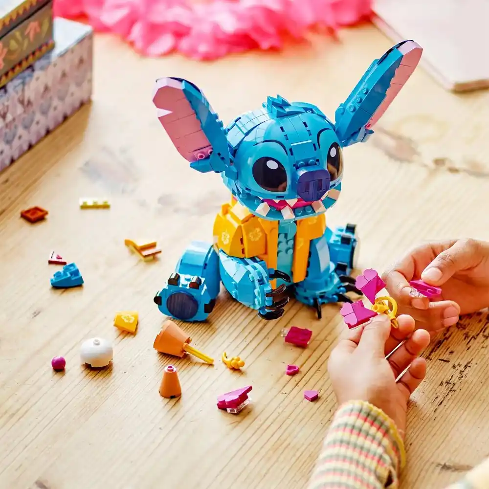 LEGO Disney - Stitch 730 Pieces - Image 4