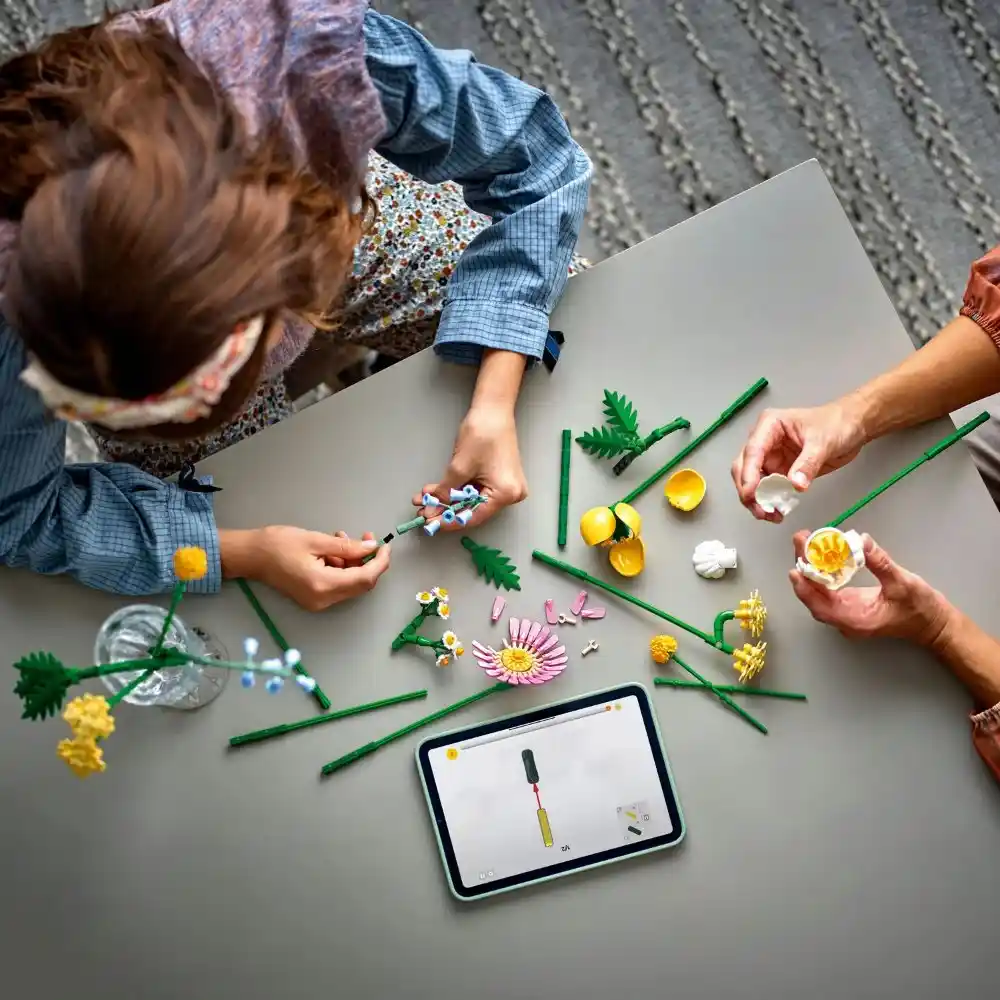 LEGO The Botanical Collection - Petite Sunny Bouquet 373 Pieces - Image 4