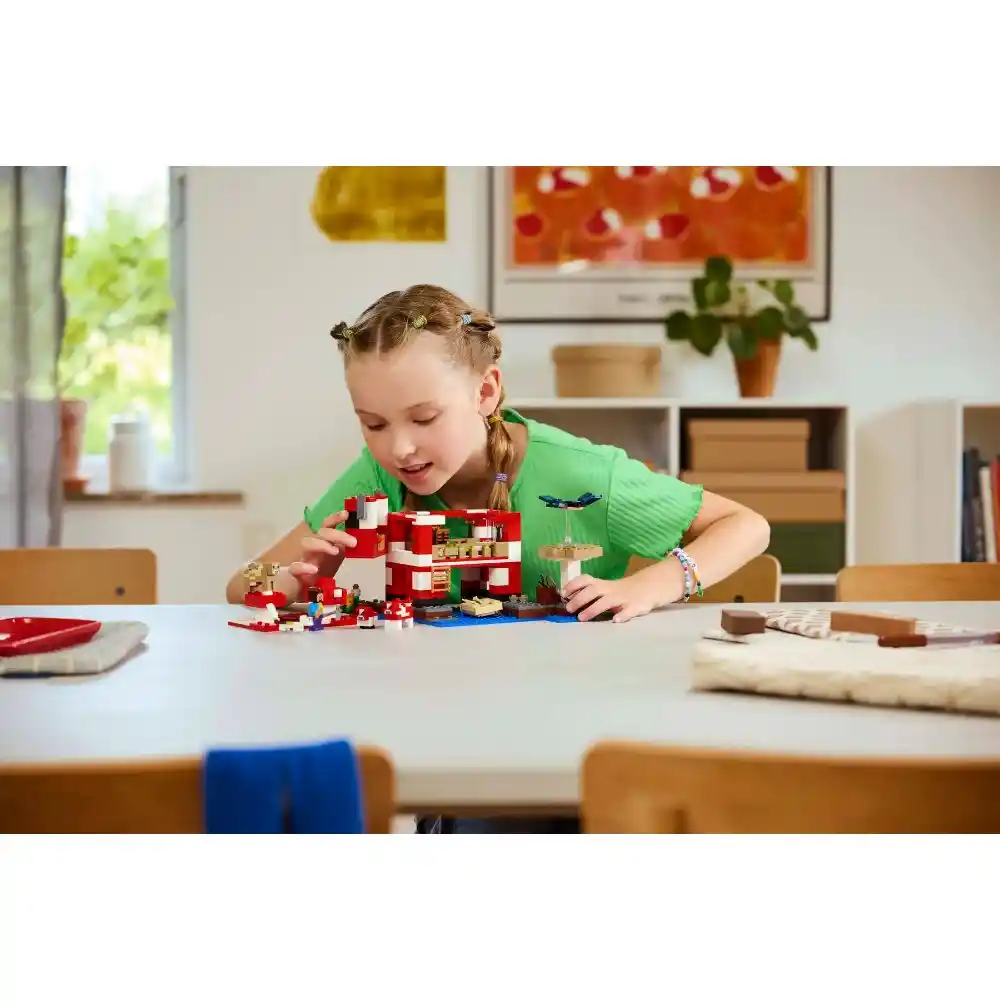 LEGO Minecraft - The Mooshroom House 500 Pieces - Image 5