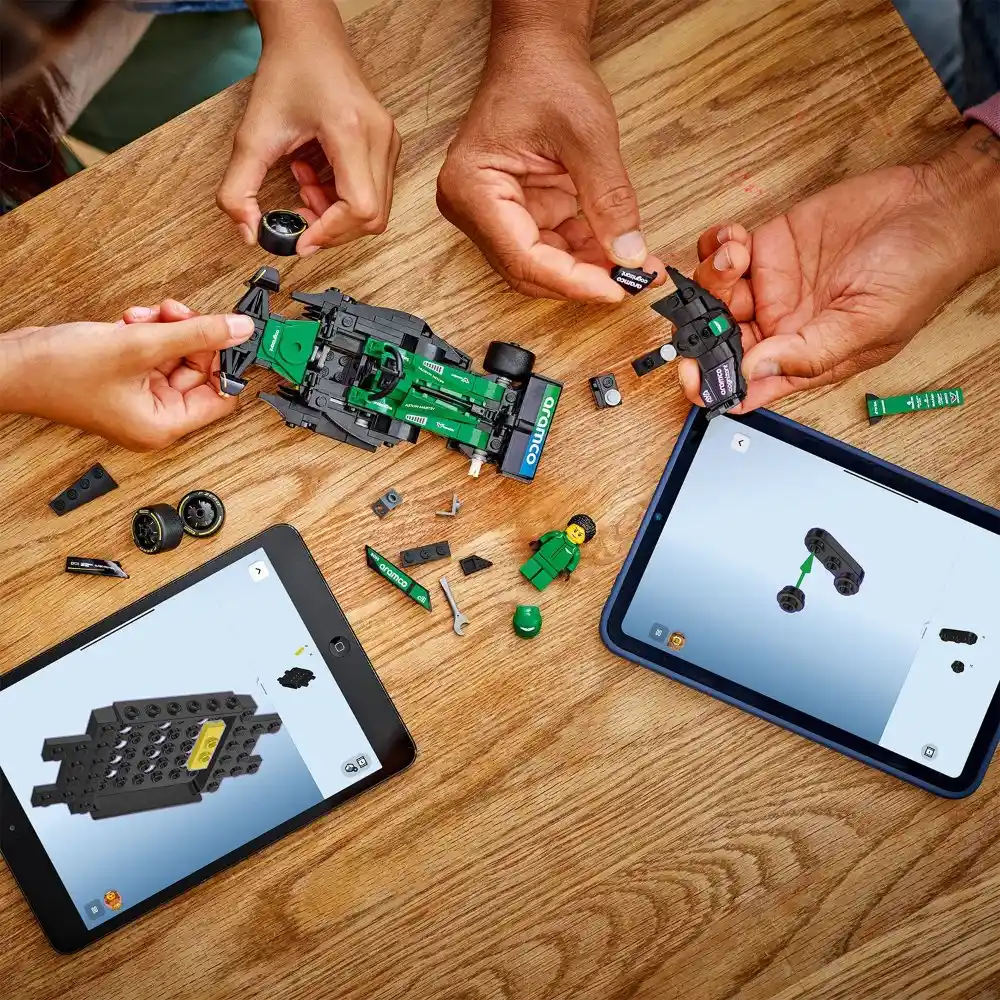 LEGO Speed Champions - Aston Martin Aramco Formula 1 AMR24 Race Car 269 Pieces - Image 4