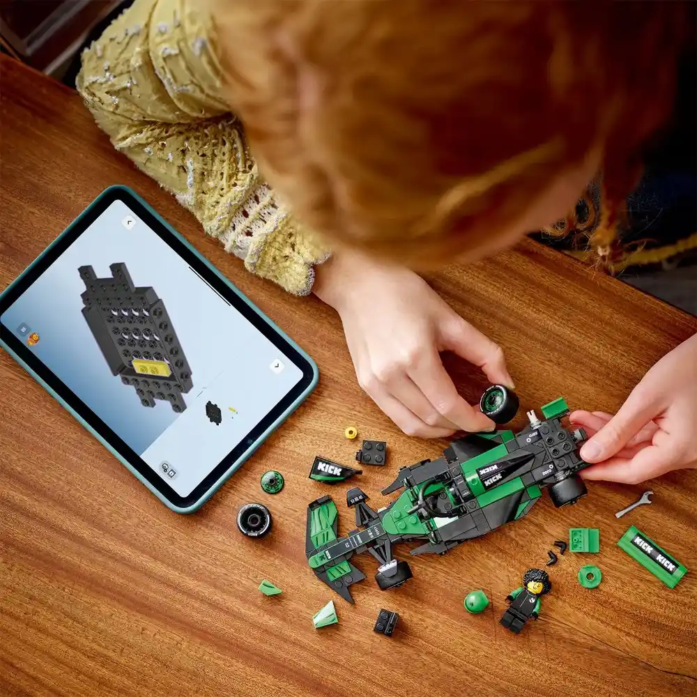 LEGO Speed Champions - KICK Sauber Formula 1 Team C44 Race Car 259 Pieces - Image 4