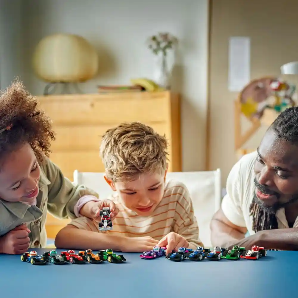 LEGO Formula1 Collectible Race Cars - 92 Pieces - Image 3